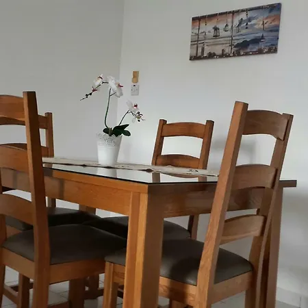 شقة Iris Village Holiday