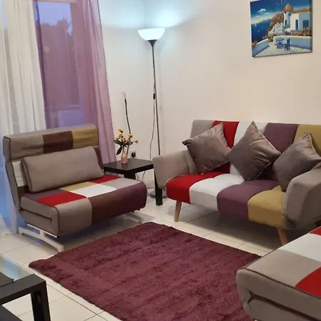 Iris Village Holiday شقة *