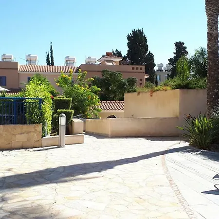 Iris Village Holiday شقة