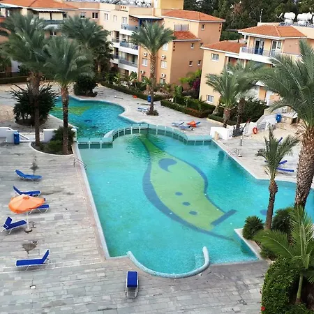 Iris Village Holiday شقة