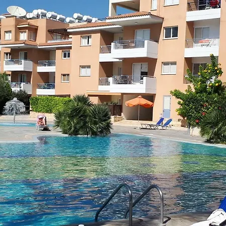 Апартаменты Iris Village Holiday *